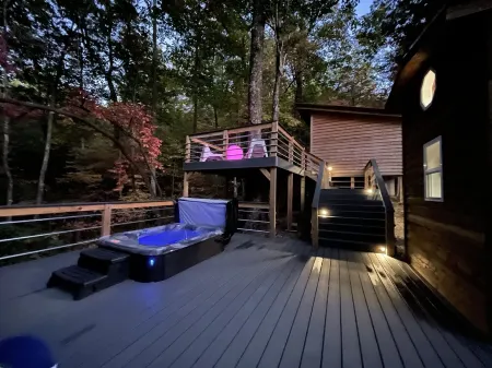 Luxury Tiny House with Treehouse Bedroom and HotTub on 34acres secluded