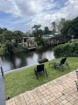 SEADREAM WITH LITE BREAKFAST, HOT TUBE, AND CANAL VIEW