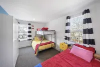 Waterfront Cottage on Lake Erie