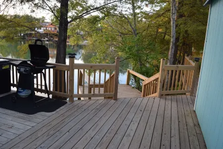 Cozy Cabin on the Water -Full Access Отели в г. Кема