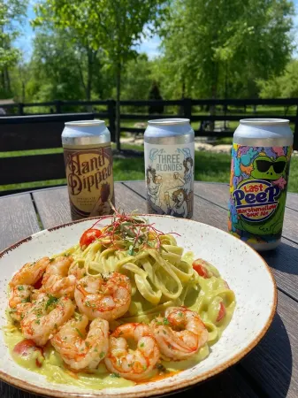 Lake views, comfort/nature @ The Castle Hill