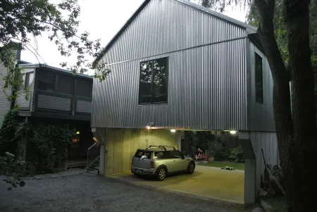 Artfully furnished guest house