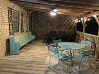 Hidden Pearl Cottage - Walk to Scarlet Pearl Casino - 2.3 miles to Biloxi beach!