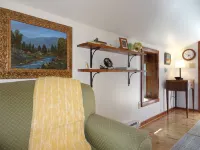 Cozy mountain cottage, 5 minute walk to downtown West Jefferson.