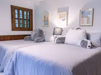 Lakefront Retreat in Quite Cove on Luxurious Lake Toxaway Hotels in Hogback