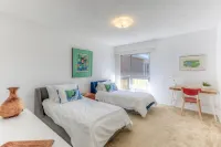 Charming, quiet, central condo, sleeps up to 6