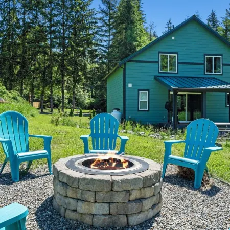 Cabin at Rainier: New-AC-WiFi-Lg. Yard