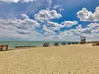 WATERFRONT w/Kayaks & SUP’s ★ Pet friendly ★ HOT TUB★Firepit & FPL★Deck & Patio
