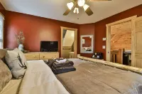 Peaceful Retreat~7 mins to town~Hot Tub,Fire Pit,Game Room, Fireplace & More!