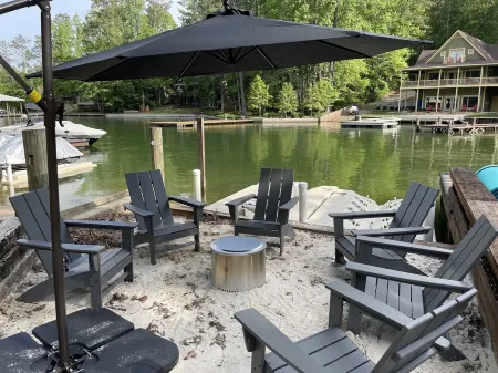 Waterfront 5-Bedroom Cabin on Lake Martin