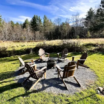 Rocky Branch Retreat on 33 acres with fenced yard, fireplaces & deck