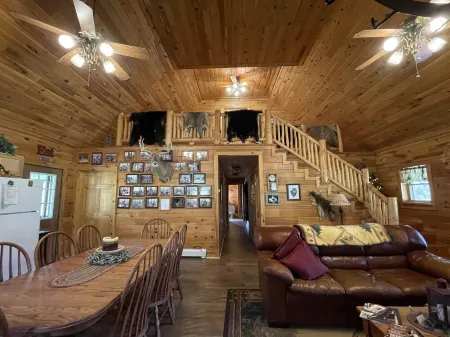 Vacation Lodge ,Near Raystown Lake and Historical Bedford