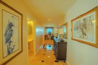 Luxurious penthouse with all the amenities. Oceanfront with fabulous views.