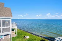 Beachfront home minutes from downtown Caseville - panoramic views of Lake Huron!