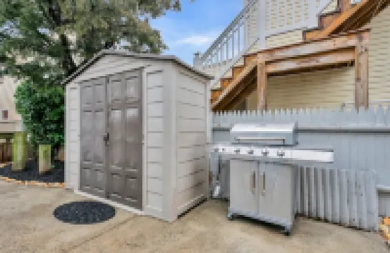 Walk to Beach! 4 Beach Badges Included. BBQ + Fire Pit. Towels + Linens Included