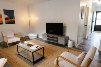 "Morning View 2" Cozy Modern Stay - College/Hiking