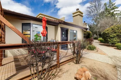 Stylish Townhome on Golf Course Red Rock View