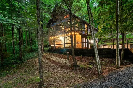 Smoky Mountain Christmas! King Beds -Hot Tub -Fire Pit -Pool Table -Wood Stove! Отели в г. Севи