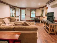 [Optional Hot Tub] Farmhouse style apartment - newly renovated Hotels in Monroe