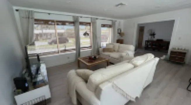 RESORT-STYLED 3 BDR HOME -HEATED POOL -UNDER A MILE FROM THE BEACH Huge Backyard