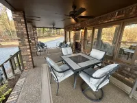 Recently Renovated Home w/private boathouse on main channel of Lake Guntersville