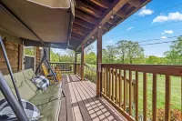 4 Cabins, Hottubs, Sauna, 16 Acres, Utk/Neyland, Smokies, Sleeps 31, Fishing
