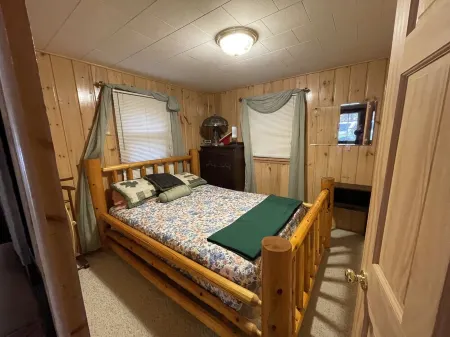 Higgins Lake Cabin  1 1/4 Blocks from Kelly Beach