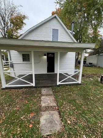 6 miles to the ski hills! Cute and Cozy house. Close to boat launch. A Gem! Отели рядом с достопримечательностью «Заказник Менонаква Вудс»