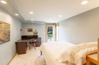 Serene Poulsbo 6br, Sleeps 12, Liberty Bay And Mountain Views Hotels in Poulsbo