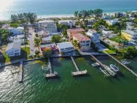 Beach+Dock+Pool+2 SUPs+2 Kayaks+Fishing+Water Views,Duplex,140 steps to Beach