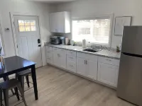 Newly renovated studio with farm and mountain view’s! 5 minutes to Jacksonville.