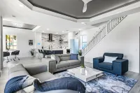 Chic & Cozy River District Townhouse - Bungalows