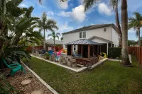 Gorgeous Urban Oasis W/Hot Tub, Heated Pool and Private Movie Theater 3 Bedroom Home by Redawning Hotels near Bed Bath & Beyond
