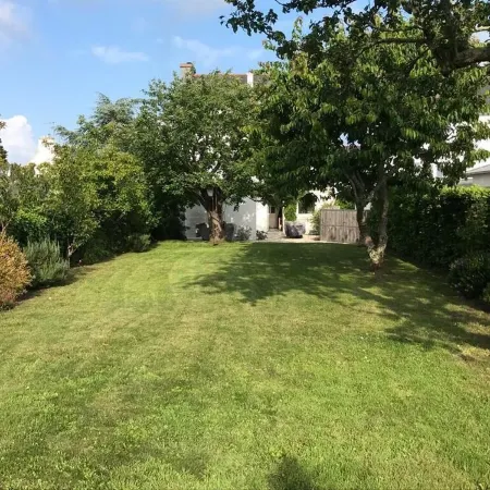 Beautiful family home - sleeps 10 - 3 min from the beach