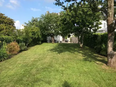 Beautiful family home - sleeps 10 - 3 min from the beach