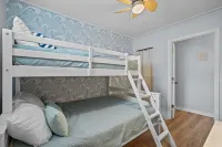 The Coral Door. 2 Bdrm 1 Bath Unit. Sleeps 5. Linens Included!