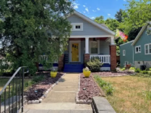 Charming 3-bedroom house in marvelous Silver Spring - 7.5 miles to White House 銀泉酒店