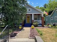 Charming 3-bedroom house in marvelous Silver Spring - 7.5 miles to White House Hotels near Long Branch Library
