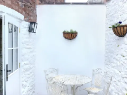 Beautifully Restored 2 Bedroom, Pet Friendly Cottage, Ideal for Exploring Exmoor Hotels in Dunster