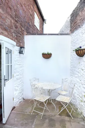 Beautifully Restored 2 Bedroom, Pet Friendly Cottage, Ideal for Exploring Exmoor