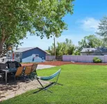 Charming BLue victorian home located blocks away from historical Route 66