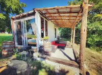 Rustic Container Cabin on Beautiful Farm - Near Ark & Bourbon Trail