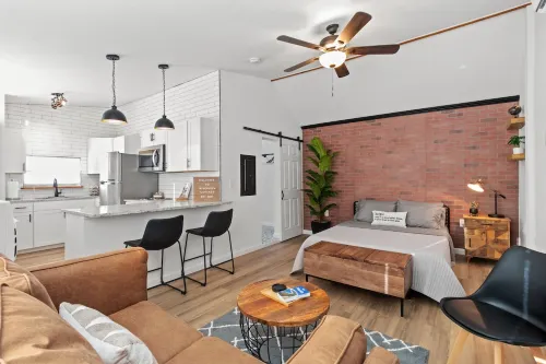 Spacious Industrial Style Guesthouse