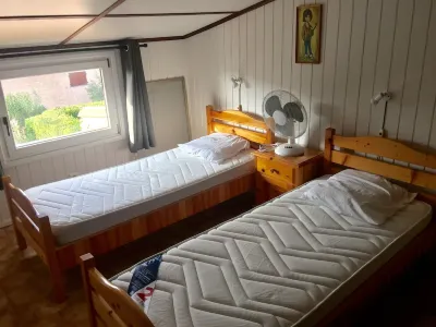 House in a gated estate 10 minutes walk from the beach Hôtels à proximité de : Plage Portiragnes