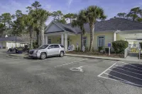 Beautiful home in Garden City SC golf course community with easy access to beach Hotels near The Boutique