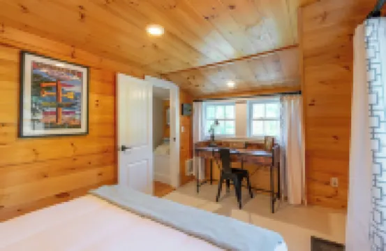 Cozy cottage -Close to Downtown Camden!