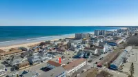 NEW TO THE MARKET - 1 block from the beach!