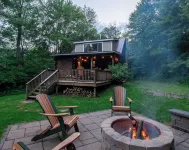Cozy Cabin tucked in the woods. Pet-Friendly! 7 minutes from Ellicotville!