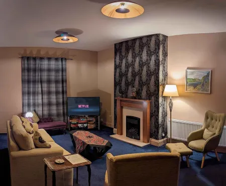 Superking beds, spacious and comfortable first floor apartment near town centre