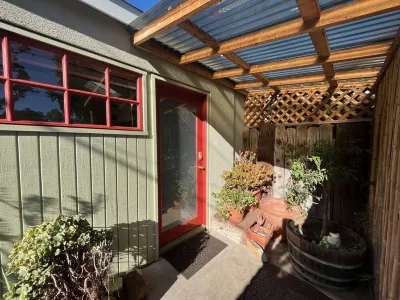 Beautiful Topanga Canyon Guesthouse Hotels near Parker Mesa